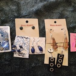 Earing Lot