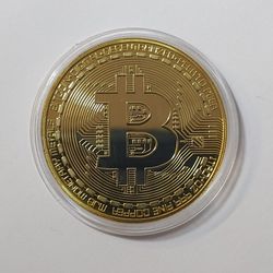 NEW GOLD PLATED BITCOIN WITH PLASTIC CUP**39.8X2.6MM/15GR**