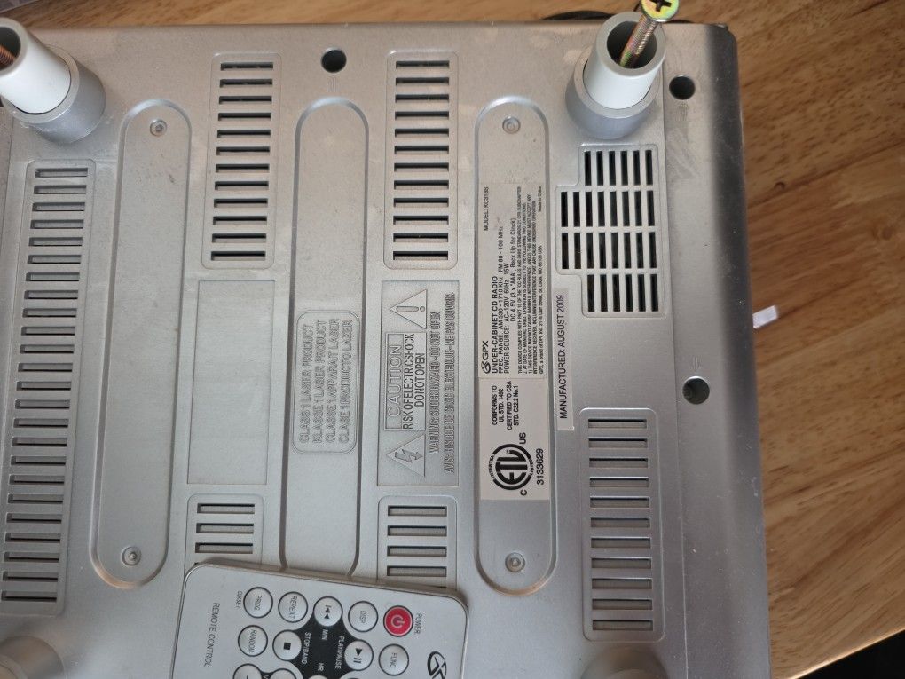 Under Cabinet GPX CD/DVD radio
