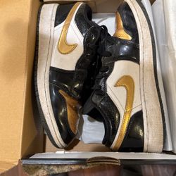 Air Jordan 1 Low SE Kids Sz 5y