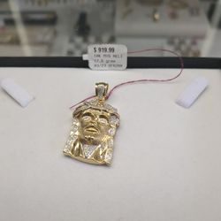 10k Gold Diamond Pendant 17.6 Grams If You Are Interested Please Ask For Maribel Thank You 