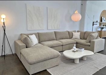 BRAND NEW IN BOX! Biege 6 Piece CLOUD Modular Sectional Couch (FREE DELIVERY 🚚)