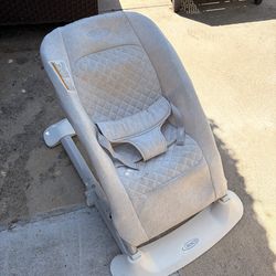 Graco Baby Rocker / Bouncer w/ Attachments – Clean