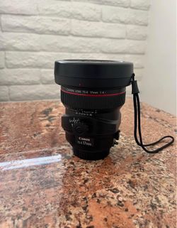 Canon TS-E 17mm f/4L Tilt-Shift Lens