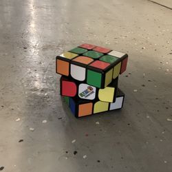 Self Solving Rubix Cube
