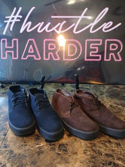 Player Mens 9.5 shoe bundle new condition 2 pairs

The Player Mens Shoes Size 9.5 Brown and Blue Bundle of 2 Pairs are stylish athletic sneakers desig