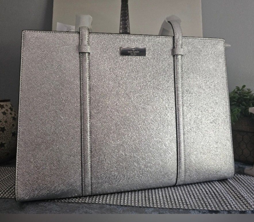 Kate Spade New York Metallic Silver Kenzie Tote in Lunar Light
