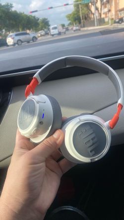 JBL JR 460NC noise cancelling headphones
