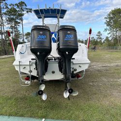  Aqua Sports 26  Twin Mercury 200 Hp Outboard Motor 