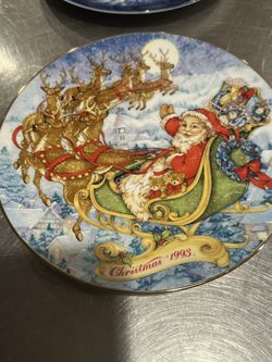 Avon Christmas Plates 5 Piece Lot