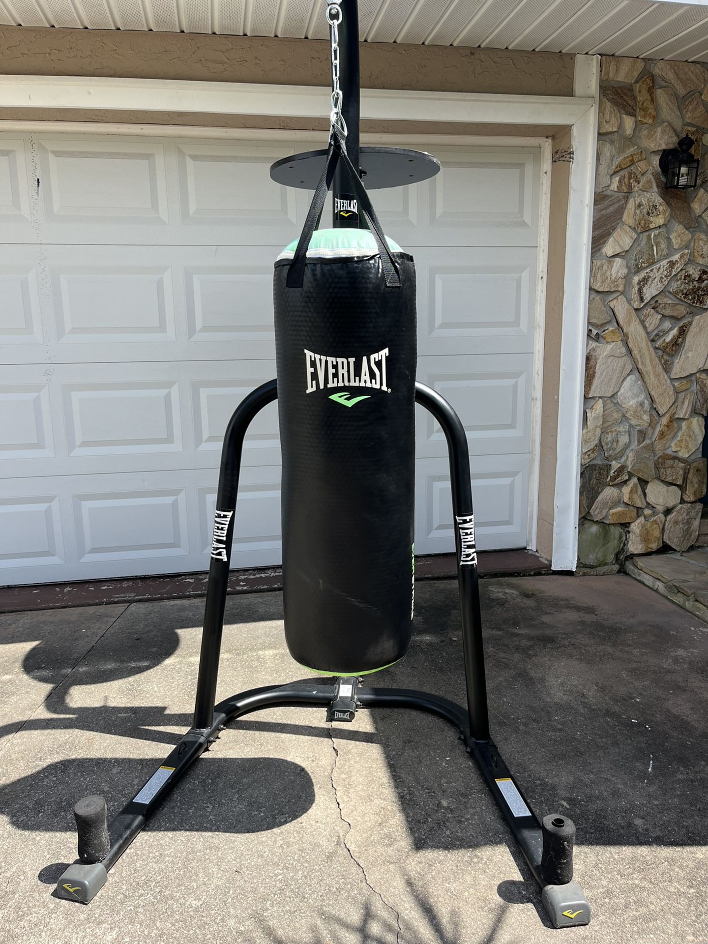 Everlast punching bag and speed bag 