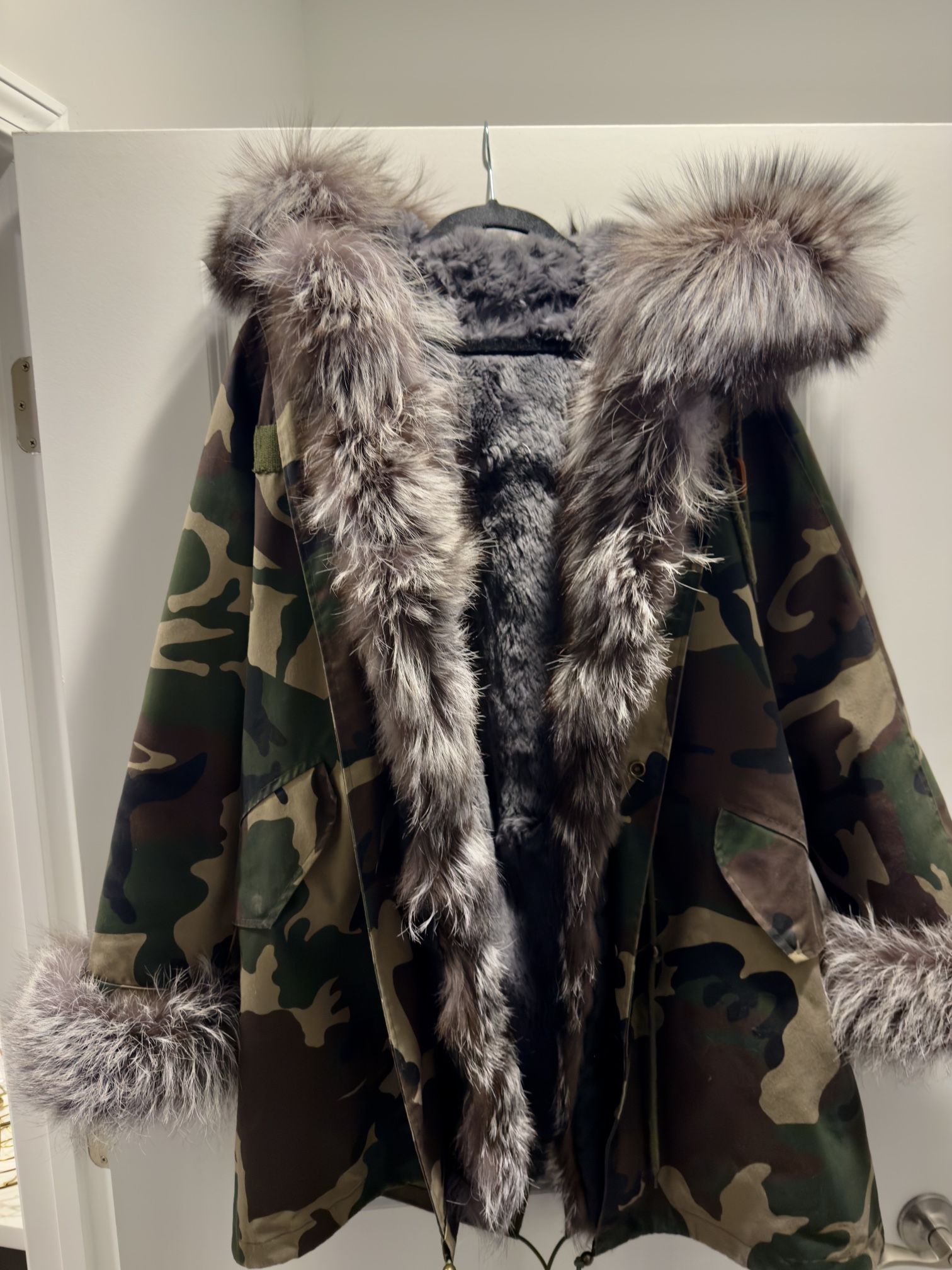 Women's transformer jacket with natural fur