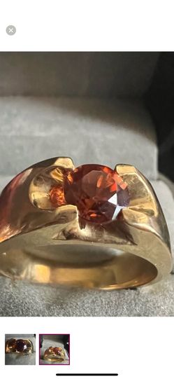 Women’s 14 Karat Garnet Ring 