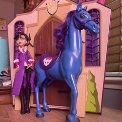 Headmistress Bloodgood With Horse - Monster High