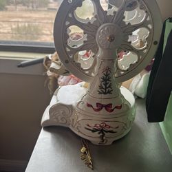 Vintage Avon 2001 Holiday Classic Musical Ferris Wheel