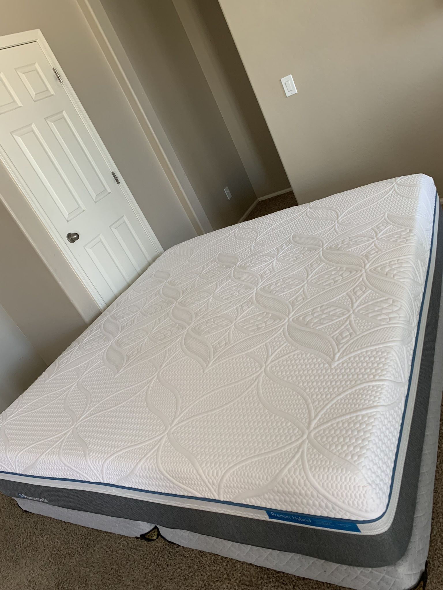 KING SEALY POSTUREPEDIC MATTRESS AND FREE BOX SPRINGS