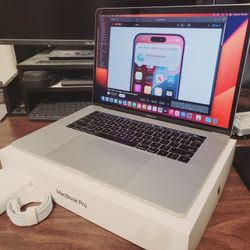 15inch Apple MacBook Pro. Touchbar, Core i7, Radeon Pro, 17