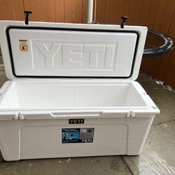 Yeti Tundra 160 Cooler Ice Chest