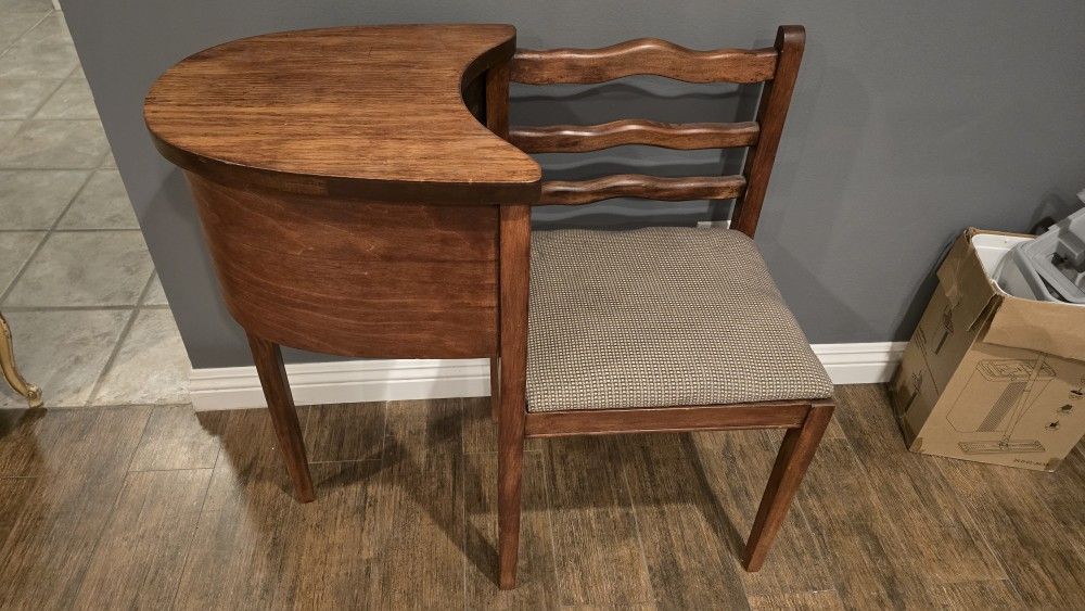 Antique Gossip Chair 