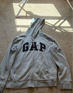 Gap sweater