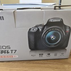 Brand New Unused Cannon EOS  REBEL T7