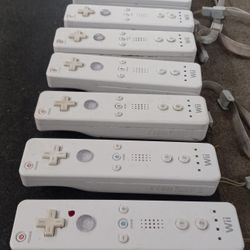 Wii Controllers 