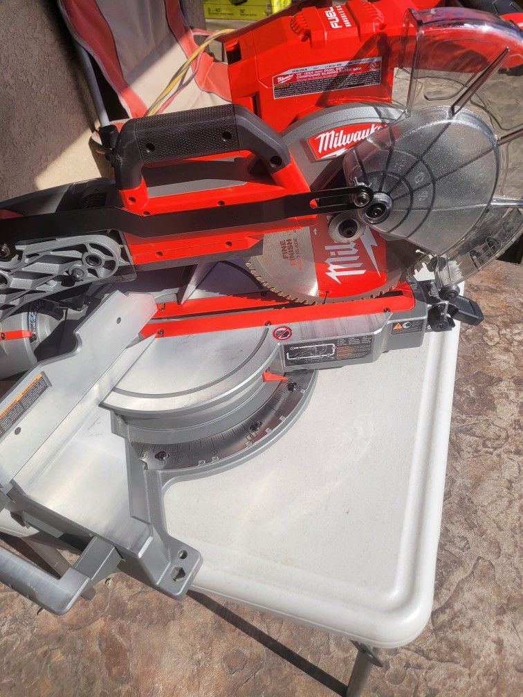 Milwaukee M18 Fuel 10" Dual Bevel Sliding Miter Saw Tool Only!!!
