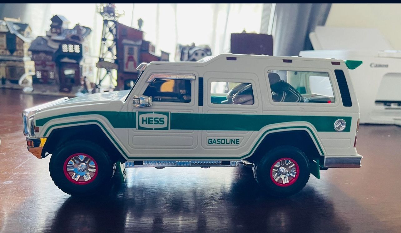 2004 Hess Sports Utility Truck & Motorcycles