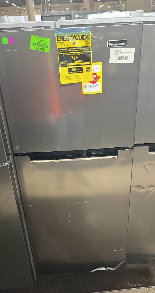 MAGIC CHEF HMDRST 10.1 cu. ft. Top Freezer Refrigerator N8