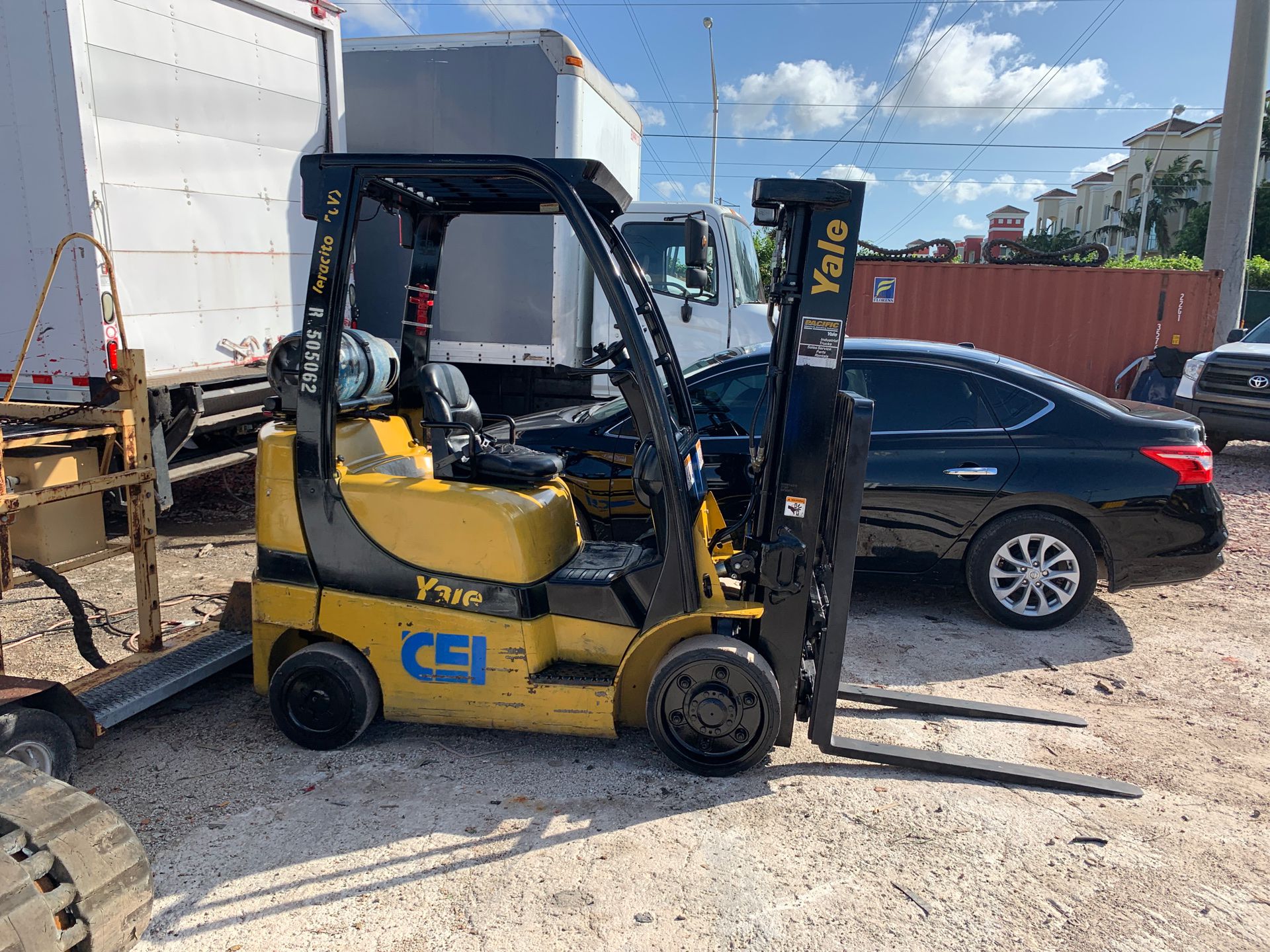 2007 Yale forklift 6000 pounds 1484 hours
