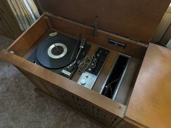 Zenith E-922 Vintage Record Player