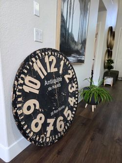 Vintage Style Distressed wood Paris Clock 42" Diameter.
SEE DESCRIPTION