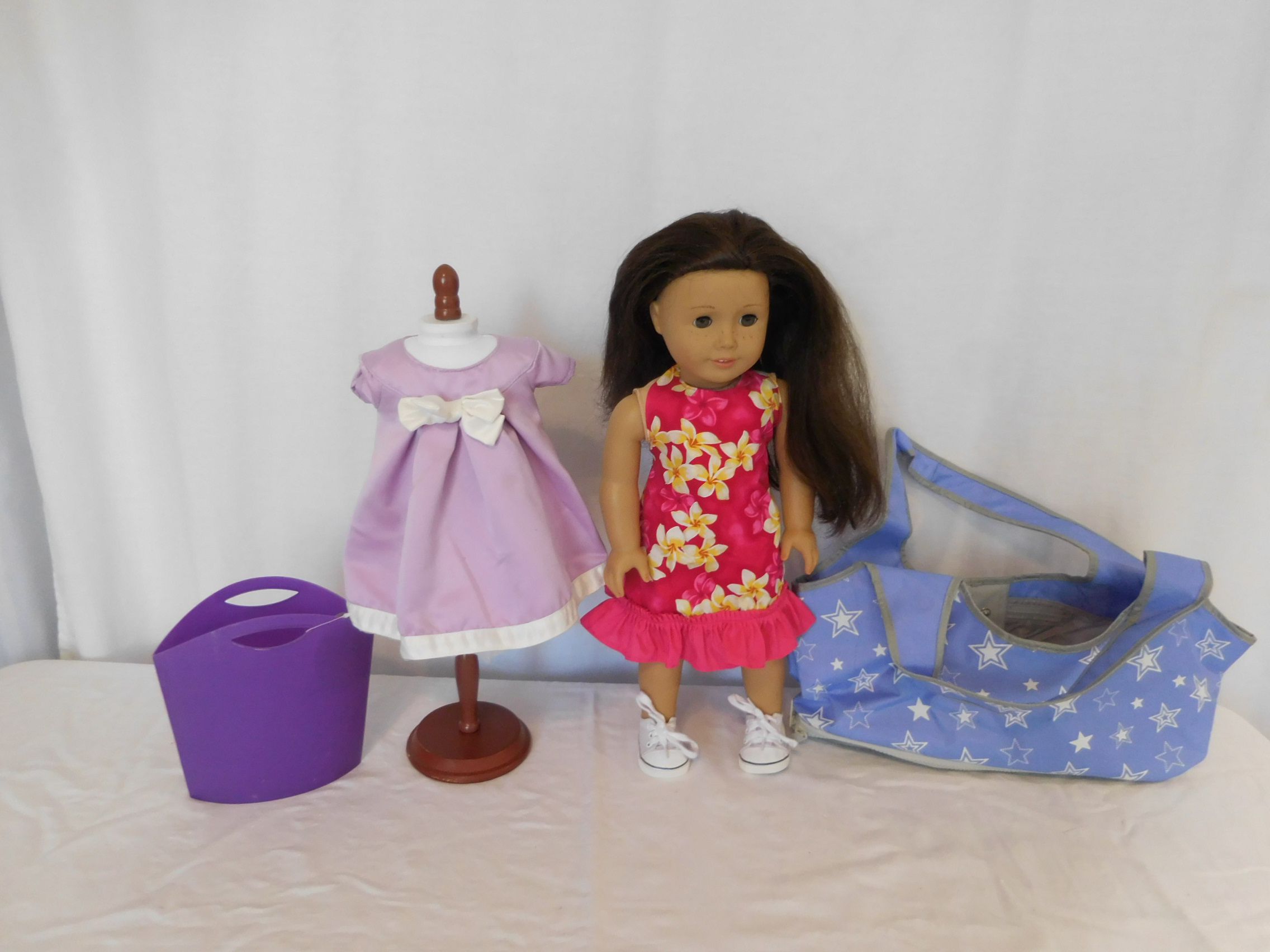 American Girl 18 inch Truly Me Doll Brown hair Brown eyes Freckles has mark on Butt see picture + American Girl Doll Carrier Tote Travel case + Non Am