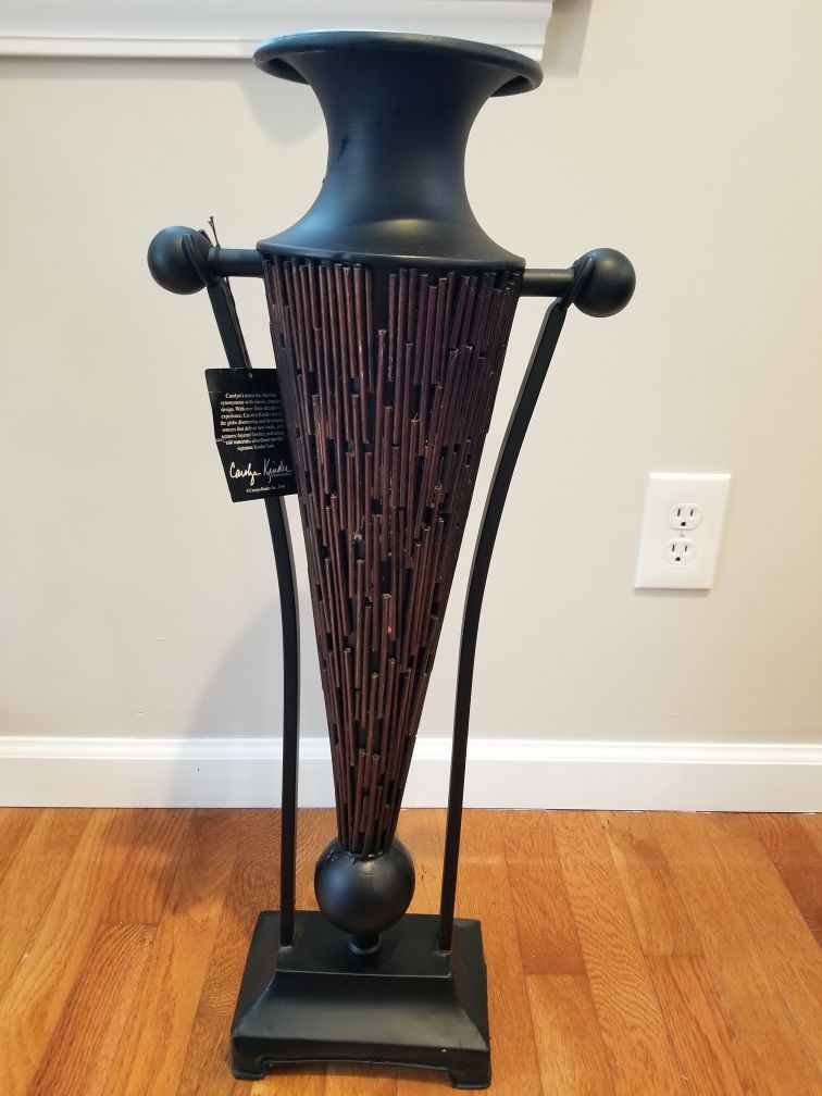 Carolyn Kinder Vase Decoration