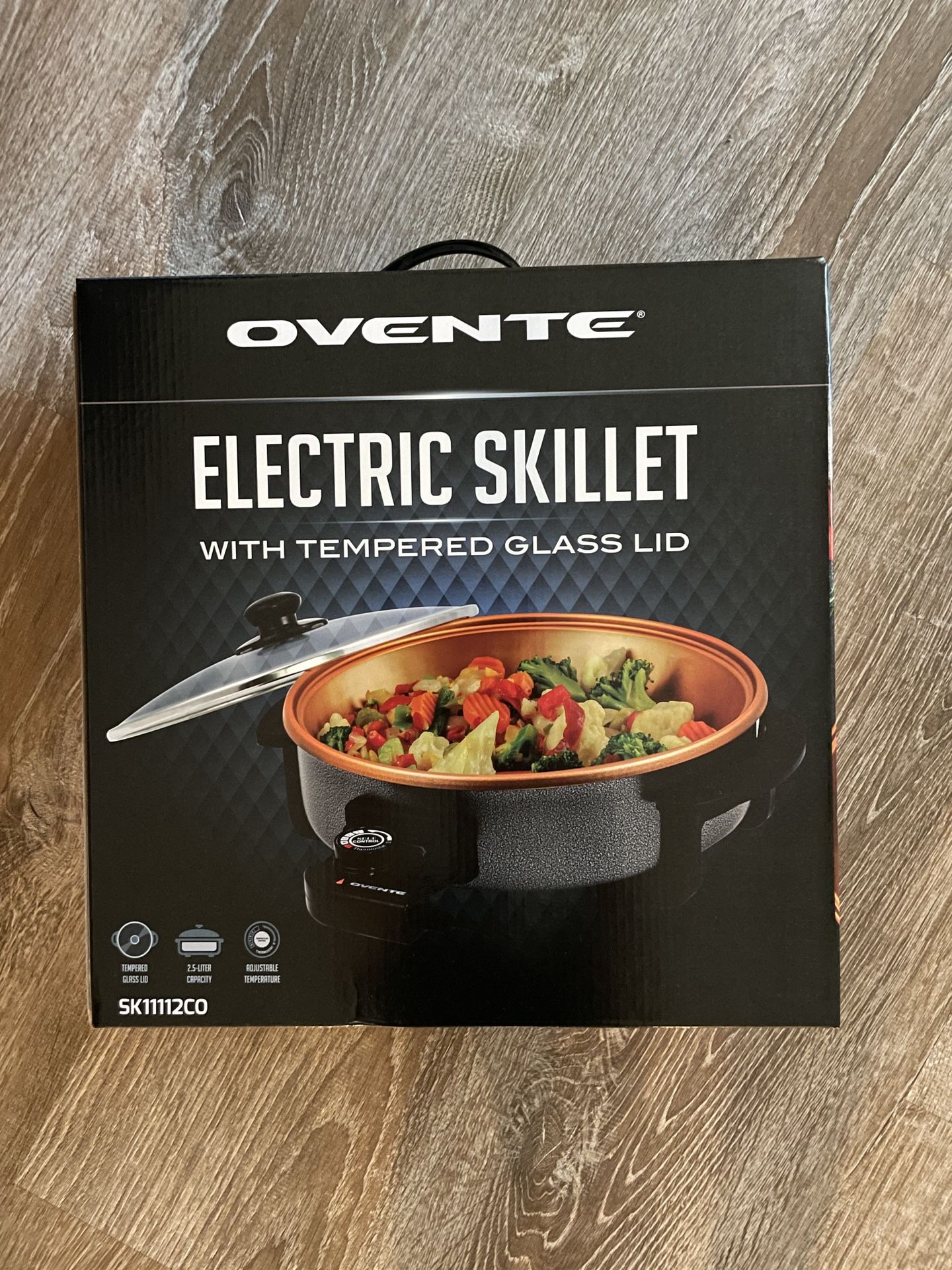 ELECTRIC SKILLET WITH TEMPERED GLASS LID OVENTE®