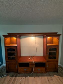Entertainment center