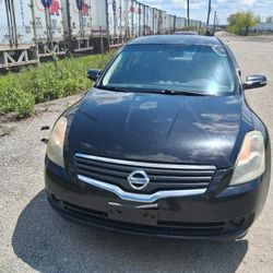 Great Running 2009 Nissan Altima 140k