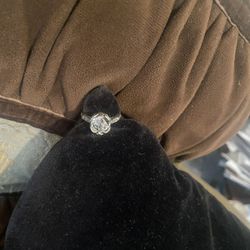 4 Ct Monnisanite Set In  Crown Setting! Stamped  925 Sterling Silver. !!