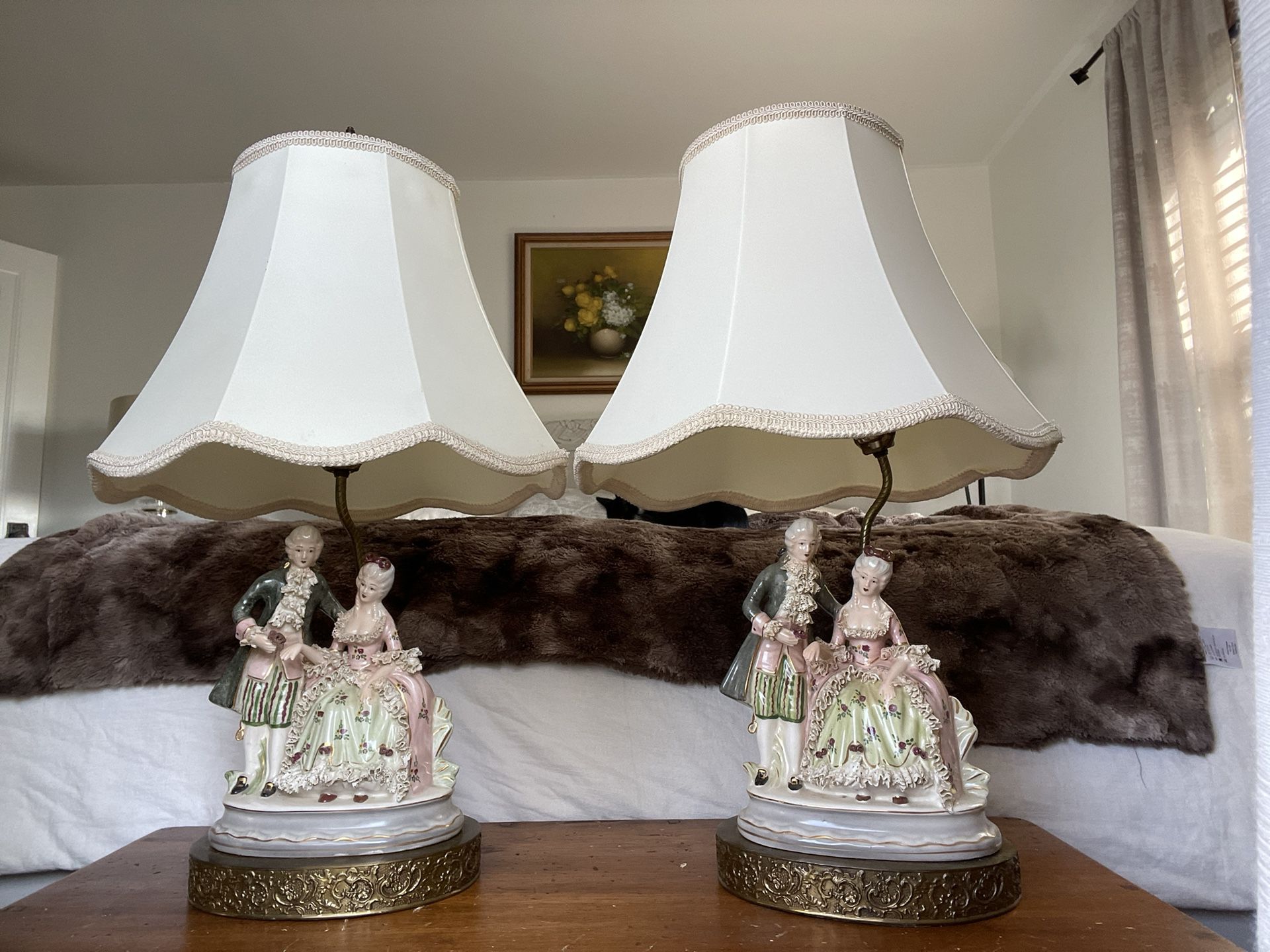 Pair of Beautiful Victorian Capodimonte Style, Lovers, Brass Base, Table Lamps