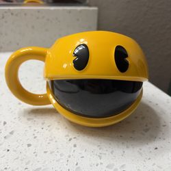 Pac-Man mug ( MOVING NEED GONE )
