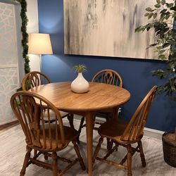 Nice Small Dining Set Very Good Condition!! Table With 4 Chairs! I Can Deliver