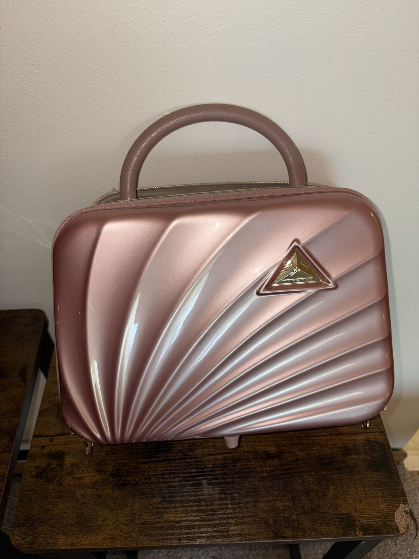 triforce travel beauty case