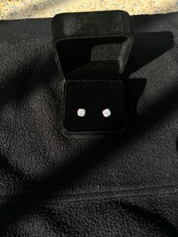 VVS1 Moissanite 0.5ct earrings