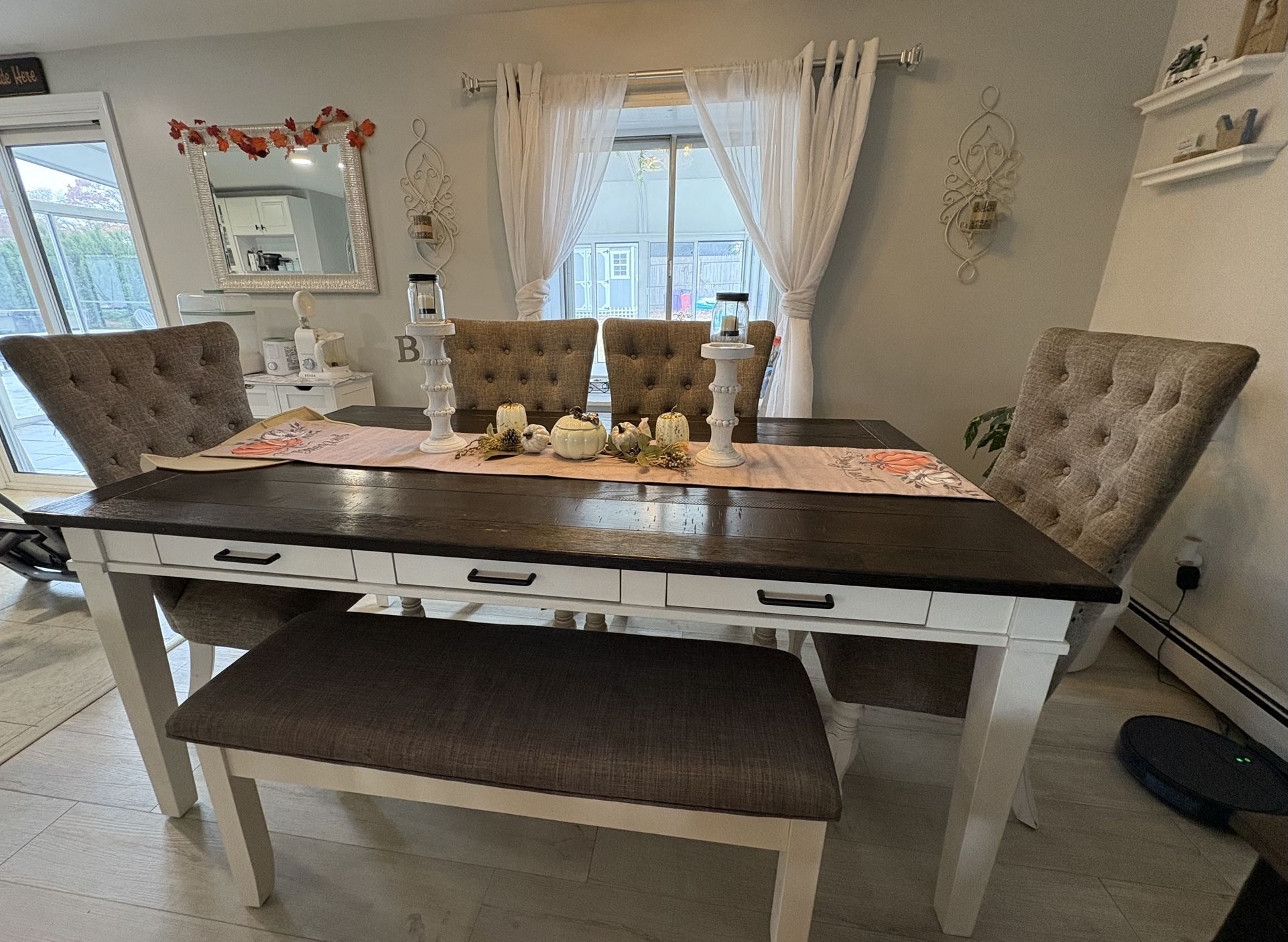 Montana Farmhouse Dining Room Table With 6 Drawers 