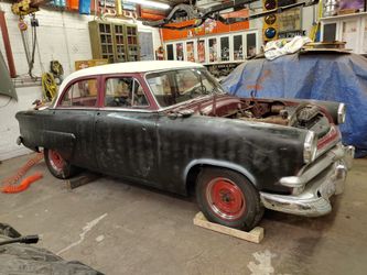1953 Ford Crestline