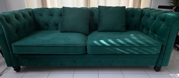 Button Tufted velvet Chesterfield sofa - excellent condition