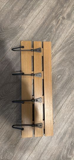 4 Hook Wall Decor