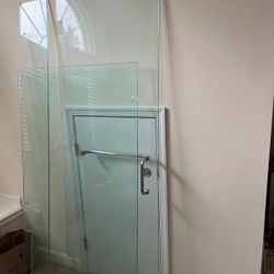 High Quality Glass Shower Enclosure. New
