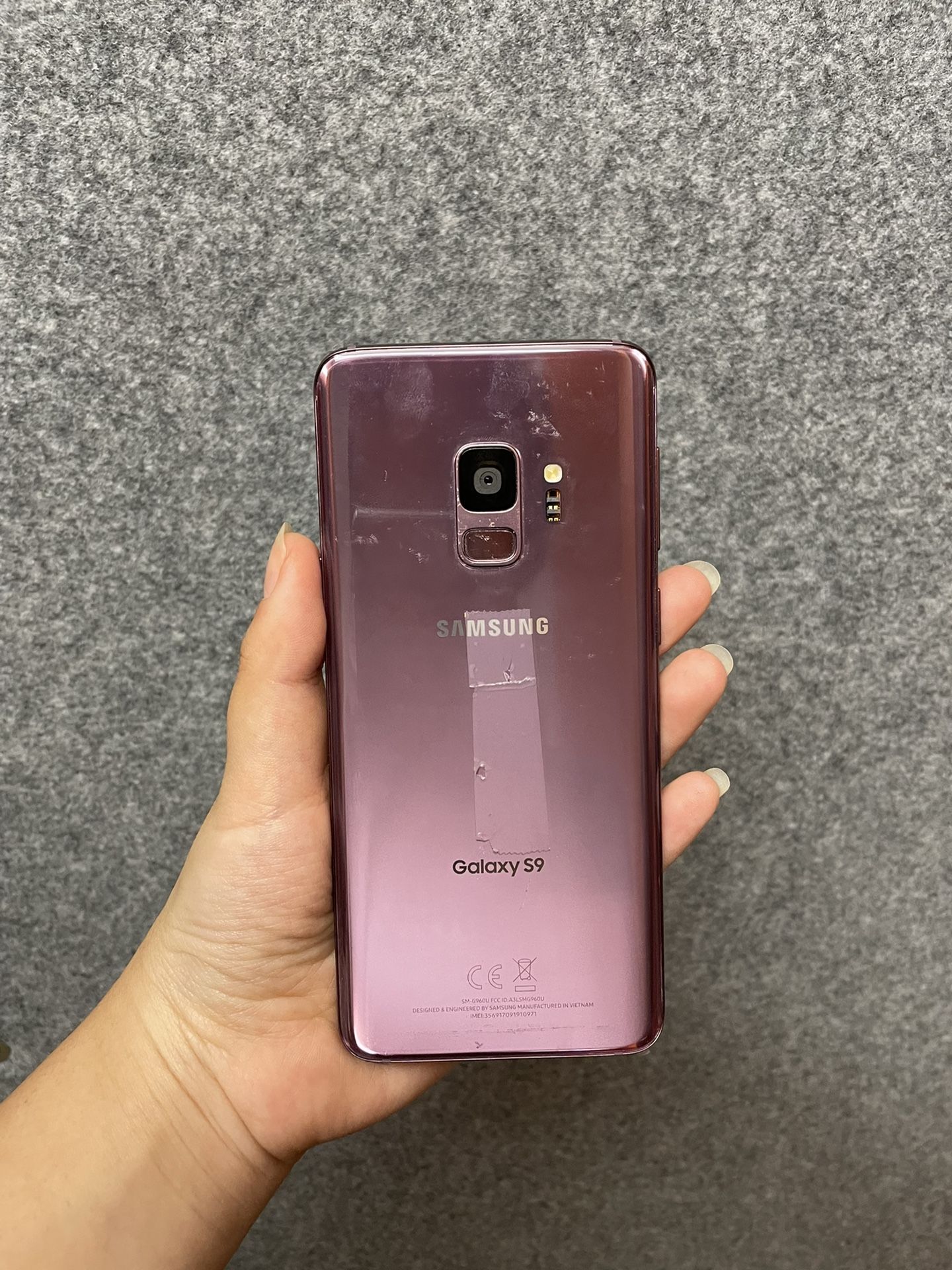Samsung Galaxy S9 | Unlocked | Comes with store warranty| Free Cable & Charger | Unlocked | Comes with store warranty| Free Cable & Charger