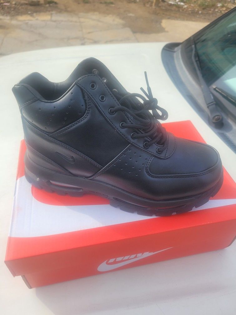 Mens ACG boots only $100 limited sizes, only sizes 11 and 11.5 Avail When interested, let me know asap they sell fast, serious replies, only